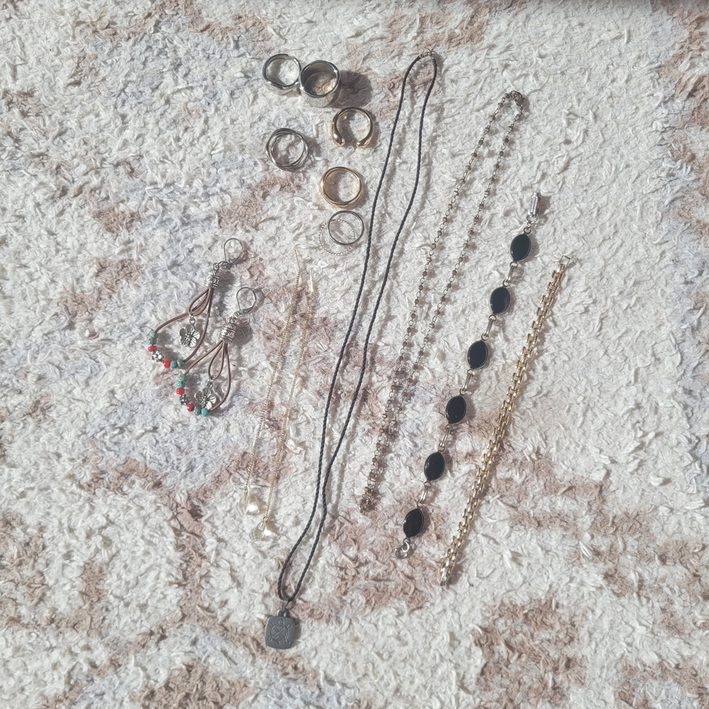 Elegant Black and Gold Jewelry Set